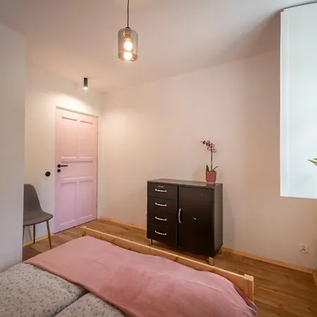 Ul. Sniezna 12 * Lądek-Zdrój